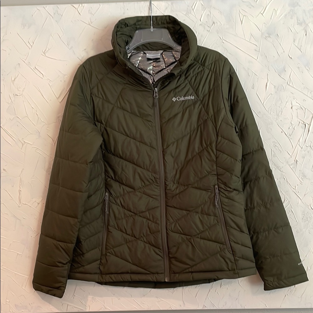 Columbia Green Puffer Jacket Weather-Resistant Quilted Design